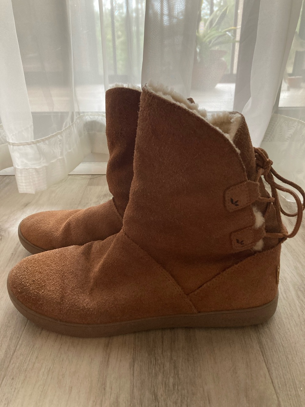 UGG Koolaburra Chestnut Brown Suede Shearling Lined Back Ties Winter Boots Sz 9